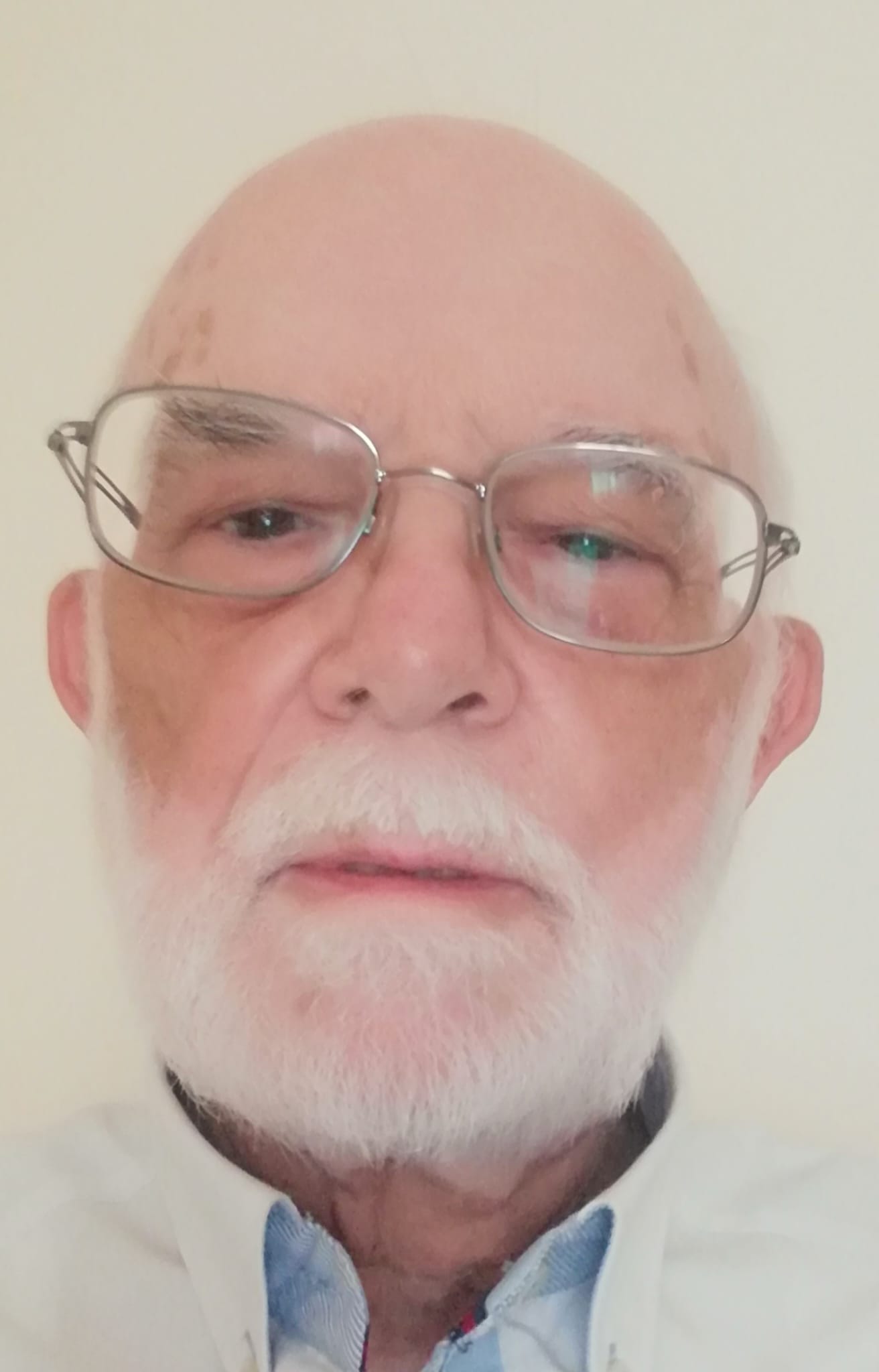 Álvaro Cordón. Foto del escritor y filósofo.