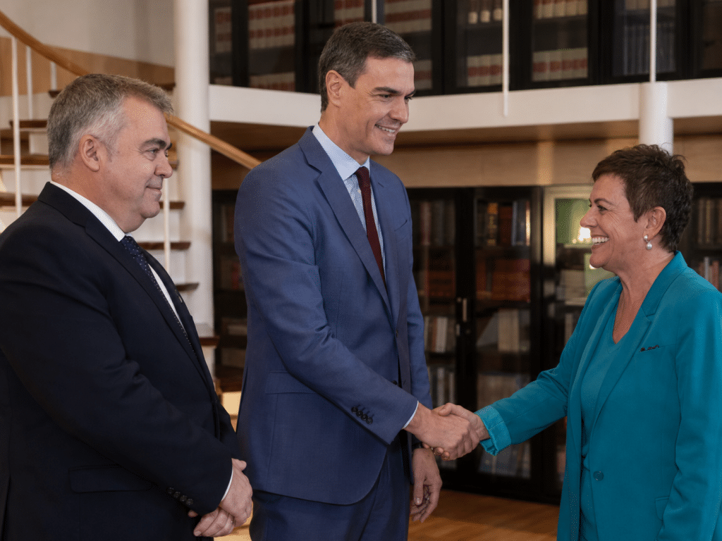 El Pacto con la Sombra Un Gobierno en Deuda con los Herederos del Terror