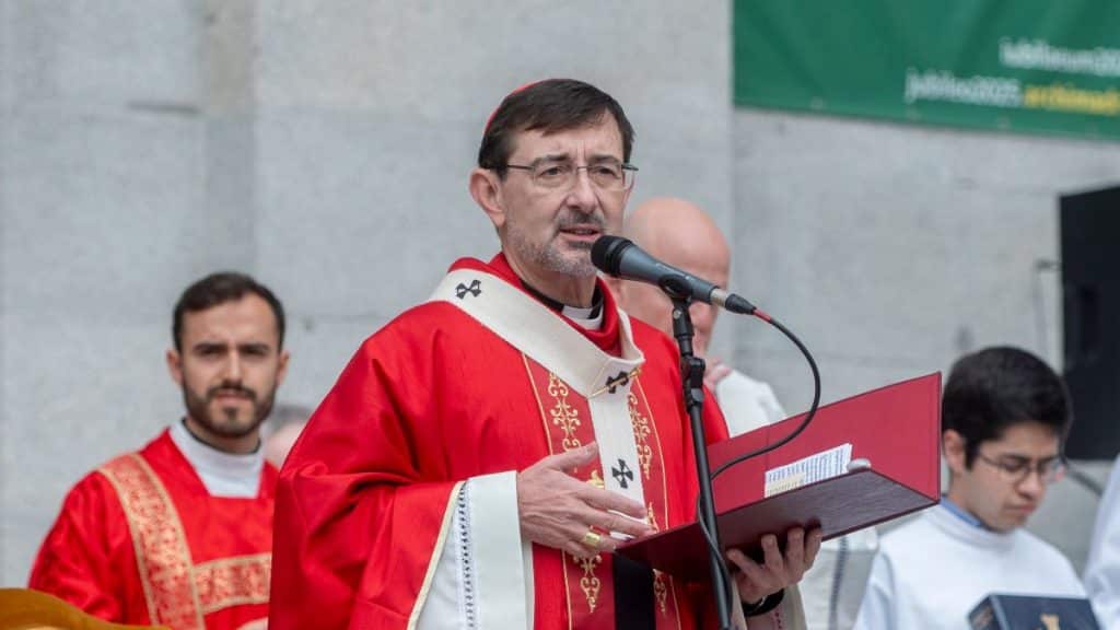 El Presidente de la Conferencia Episcopal Española (CEE) y su Vicepresidente y Arzobispo de Madrid, Don José Cobo, falta a la verdad, colonizado por el Sanchismo.