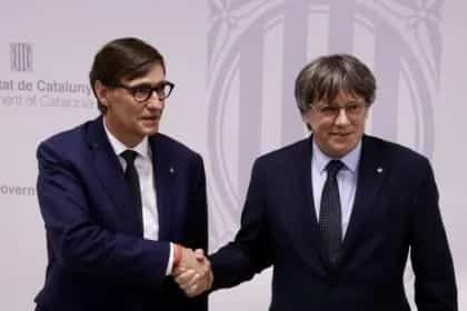 El apretón de manos en Bruselas de Illa y Puigdemont