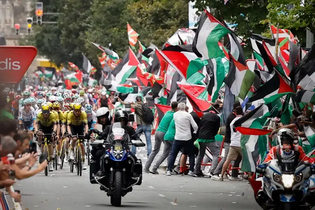 Bilbao: la Vuelta a España, secuestrada por el fanatismo.