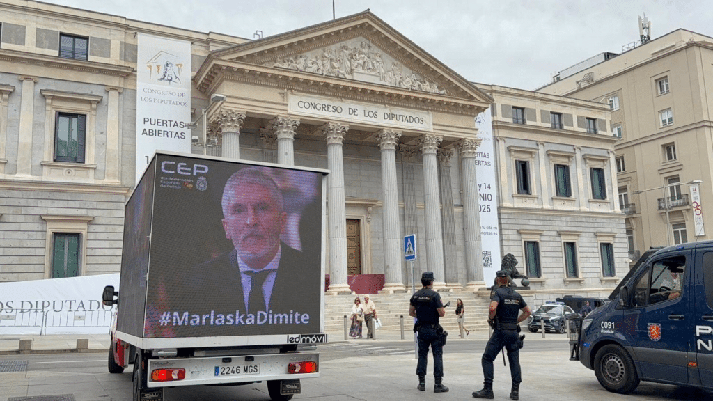 El Parlamento Europeo ha dirigido críticas al Ministro del Interior español por la situación de las Fuerzas y Cuerpos de Seguridad del Estado.