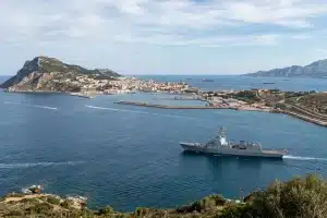 ¿Debe España mantener la Armada de forma permanente en Ceuta?